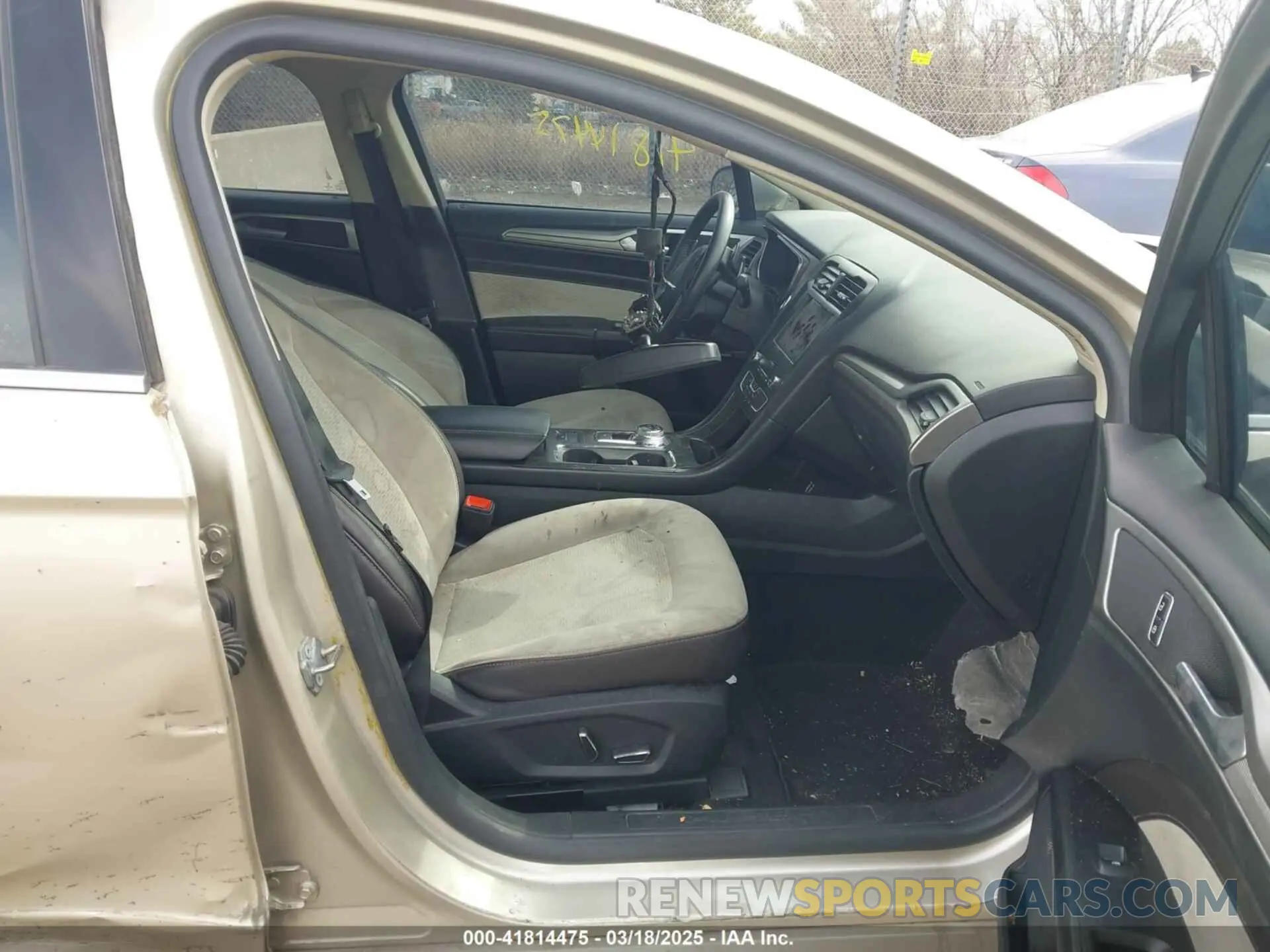 5 Photograph of a damaged car 3FA6P0HD9KR232182 FORD FUSION 2019