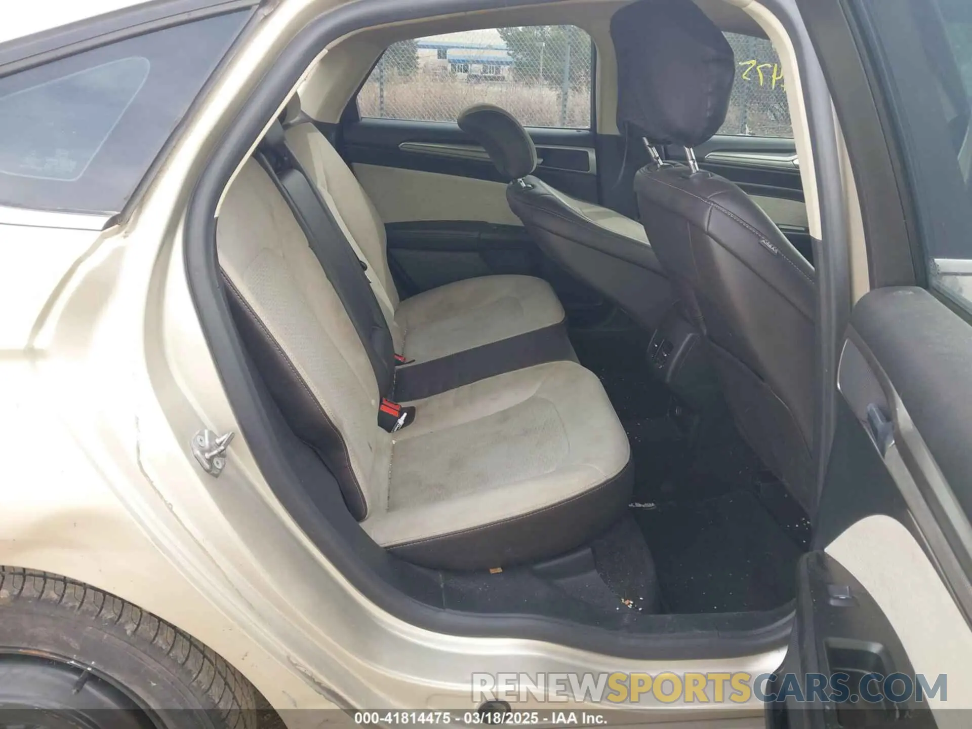 8 Photograph of a damaged car 3FA6P0HD9KR232182 FORD FUSION 2019