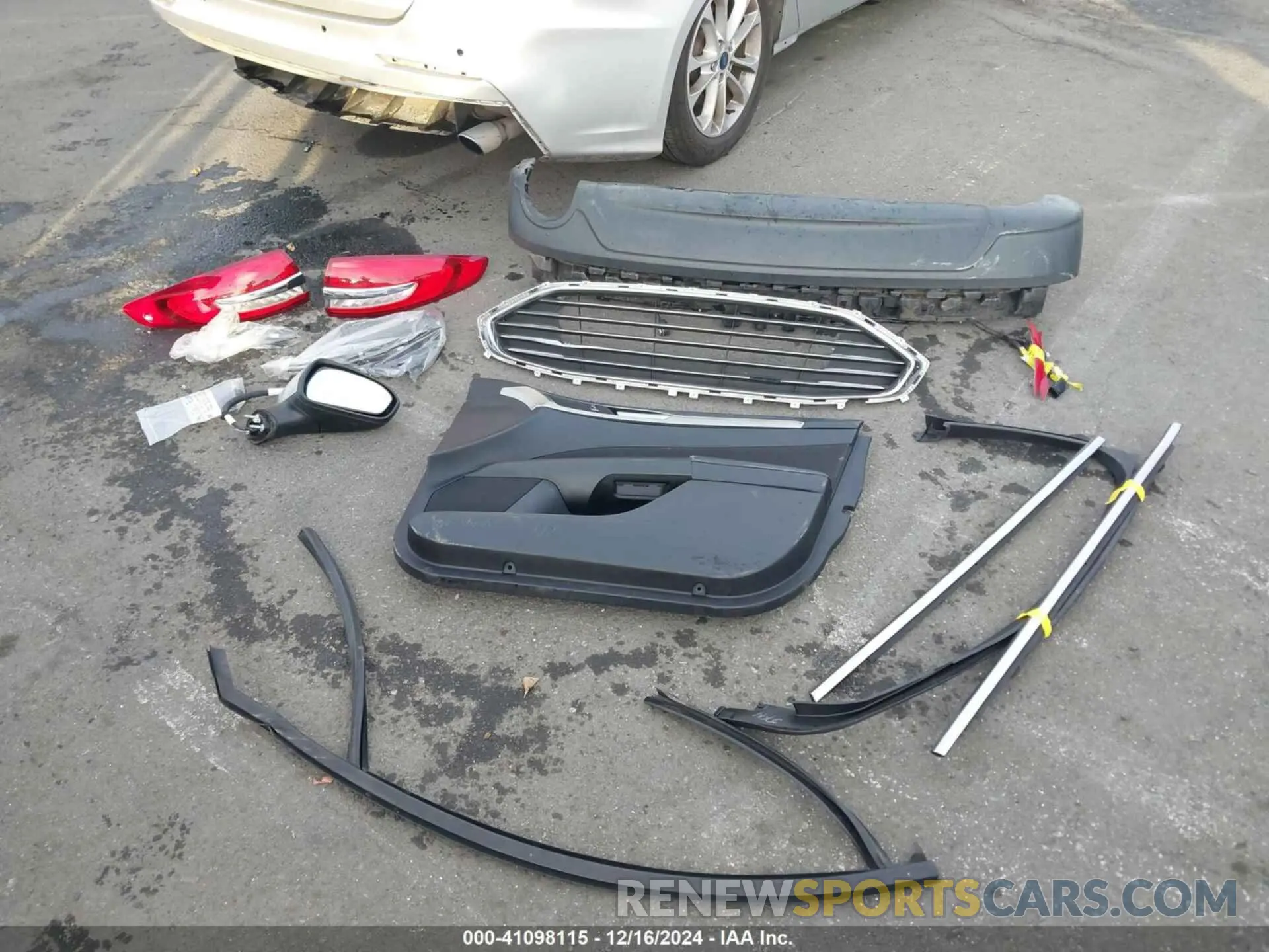 12 Photograph of a damaged car 3FA6P0HDXKR134701 FORD FUSION 2019