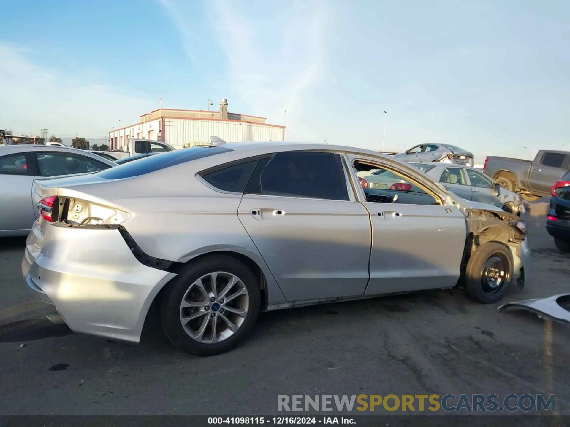 14 Photograph of a damaged car 3FA6P0HDXKR134701 FORD FUSION 2019