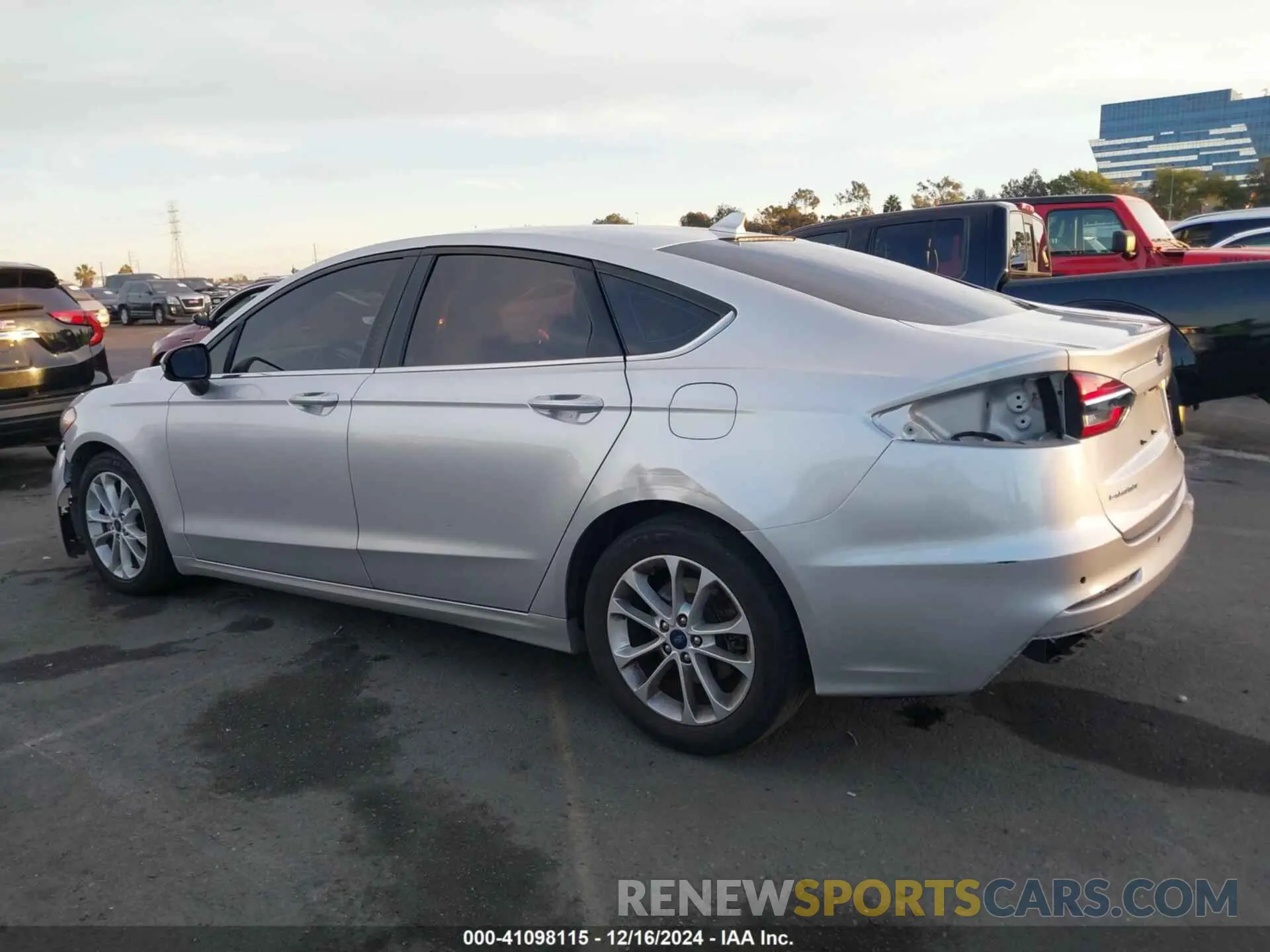 15 Photograph of a damaged car 3FA6P0HDXKR134701 FORD FUSION 2019