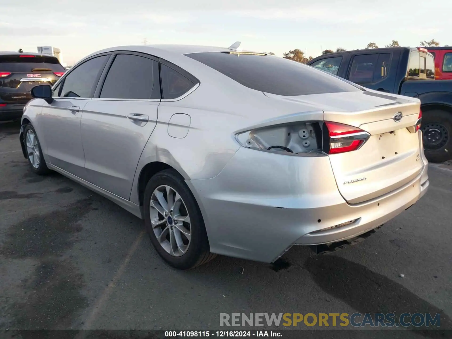 3 Photograph of a damaged car 3FA6P0HDXKR134701 FORD FUSION 2019
