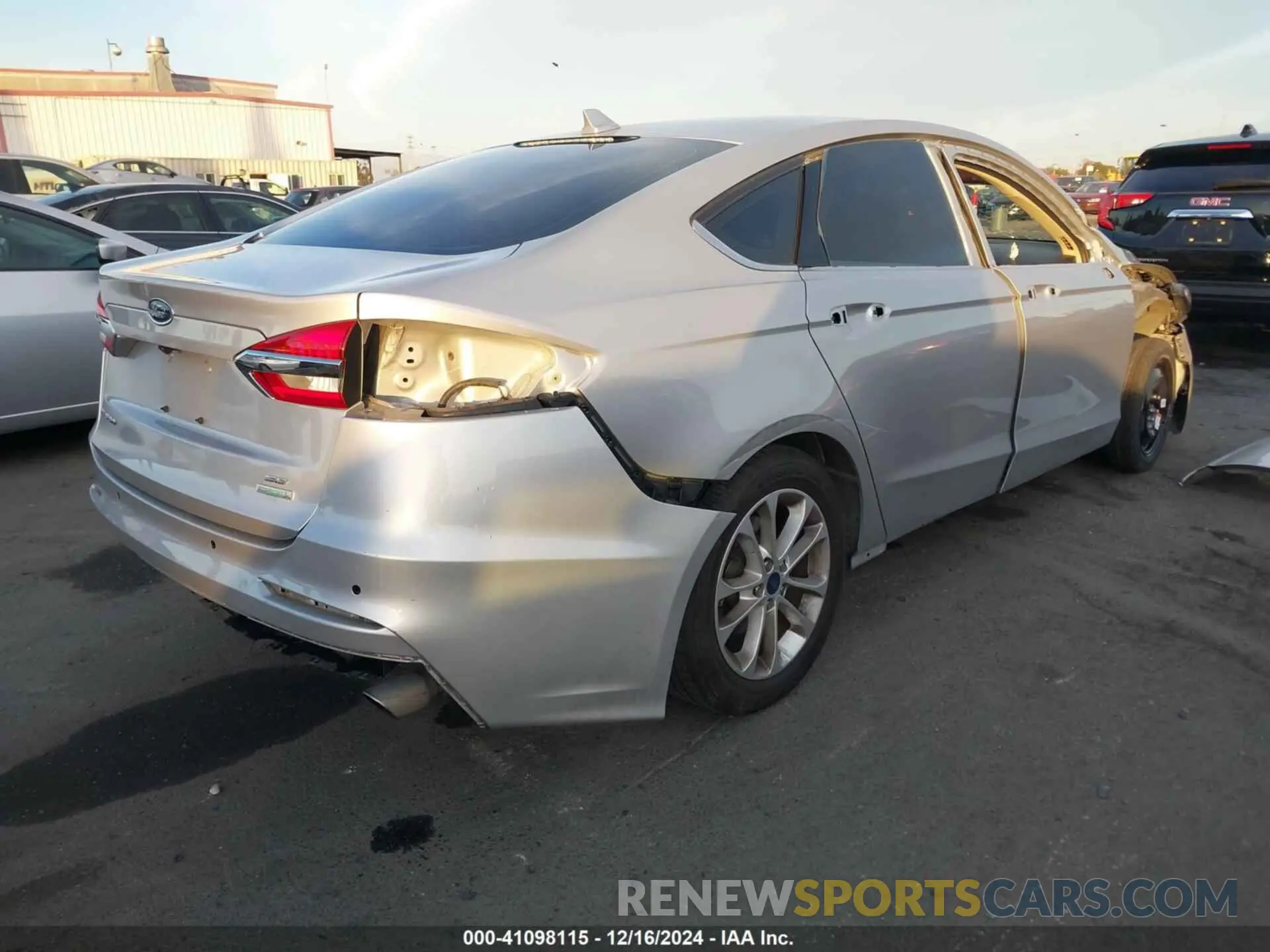 4 Photograph of a damaged car 3FA6P0HDXKR134701 FORD FUSION 2019