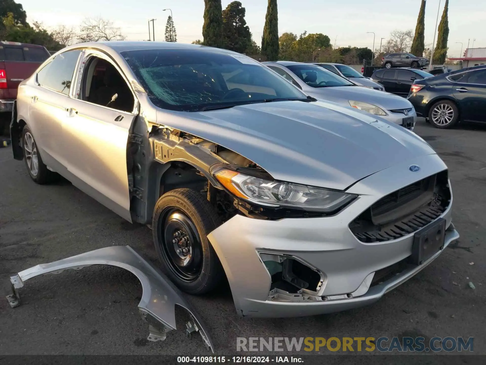 6 Photograph of a damaged car 3FA6P0HDXKR134701 FORD FUSION 2019