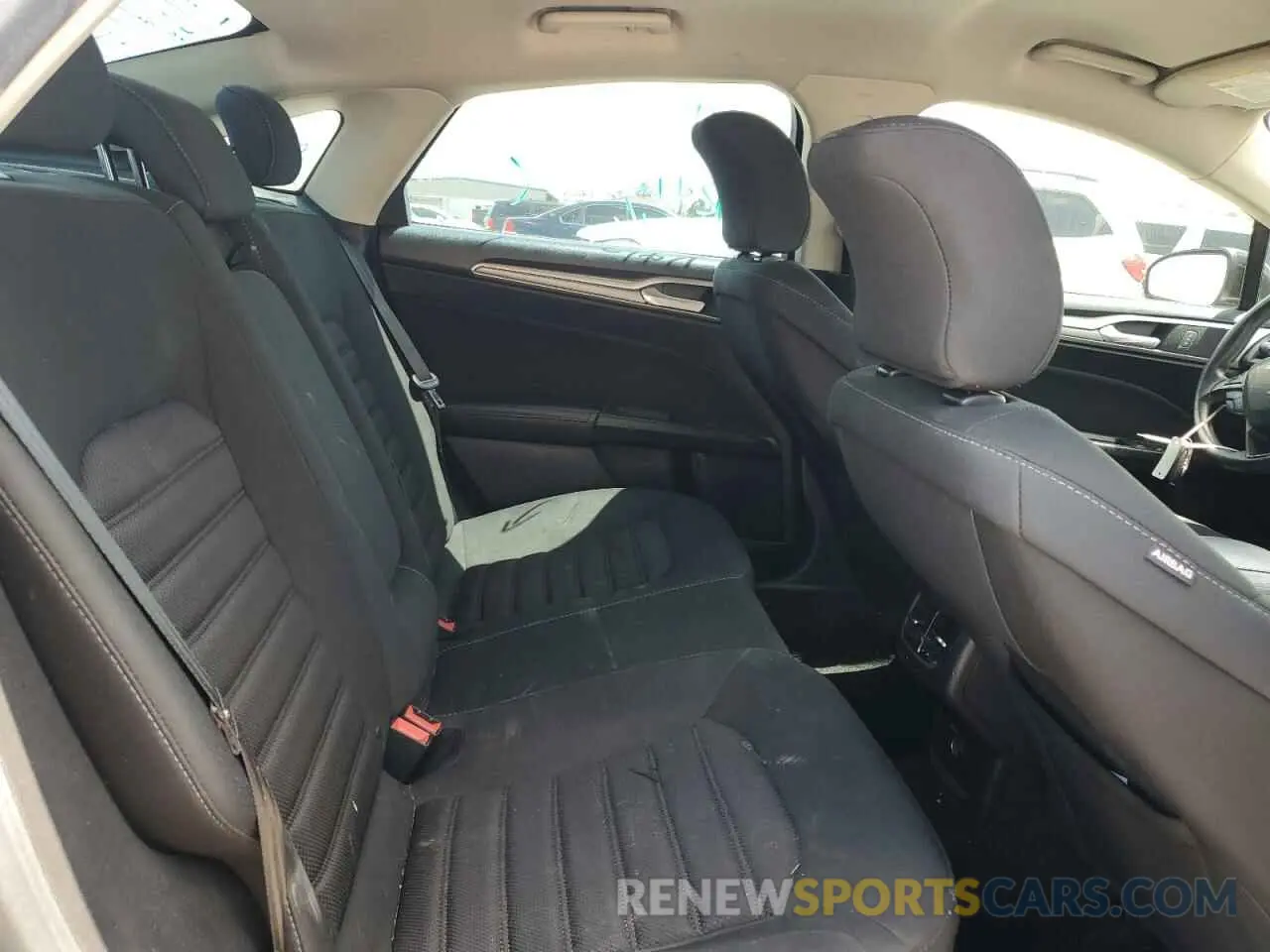 10 Photograph of a damaged car 3FA6P0HDXKR148209 FORD FUSION 2019