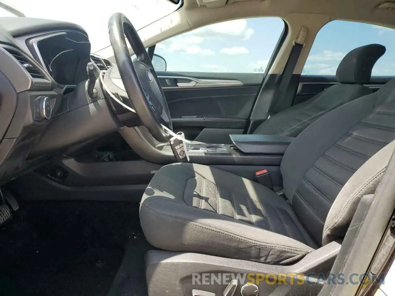 7 Photograph of a damaged car 3FA6P0HDXKR148209 FORD FUSION 2019