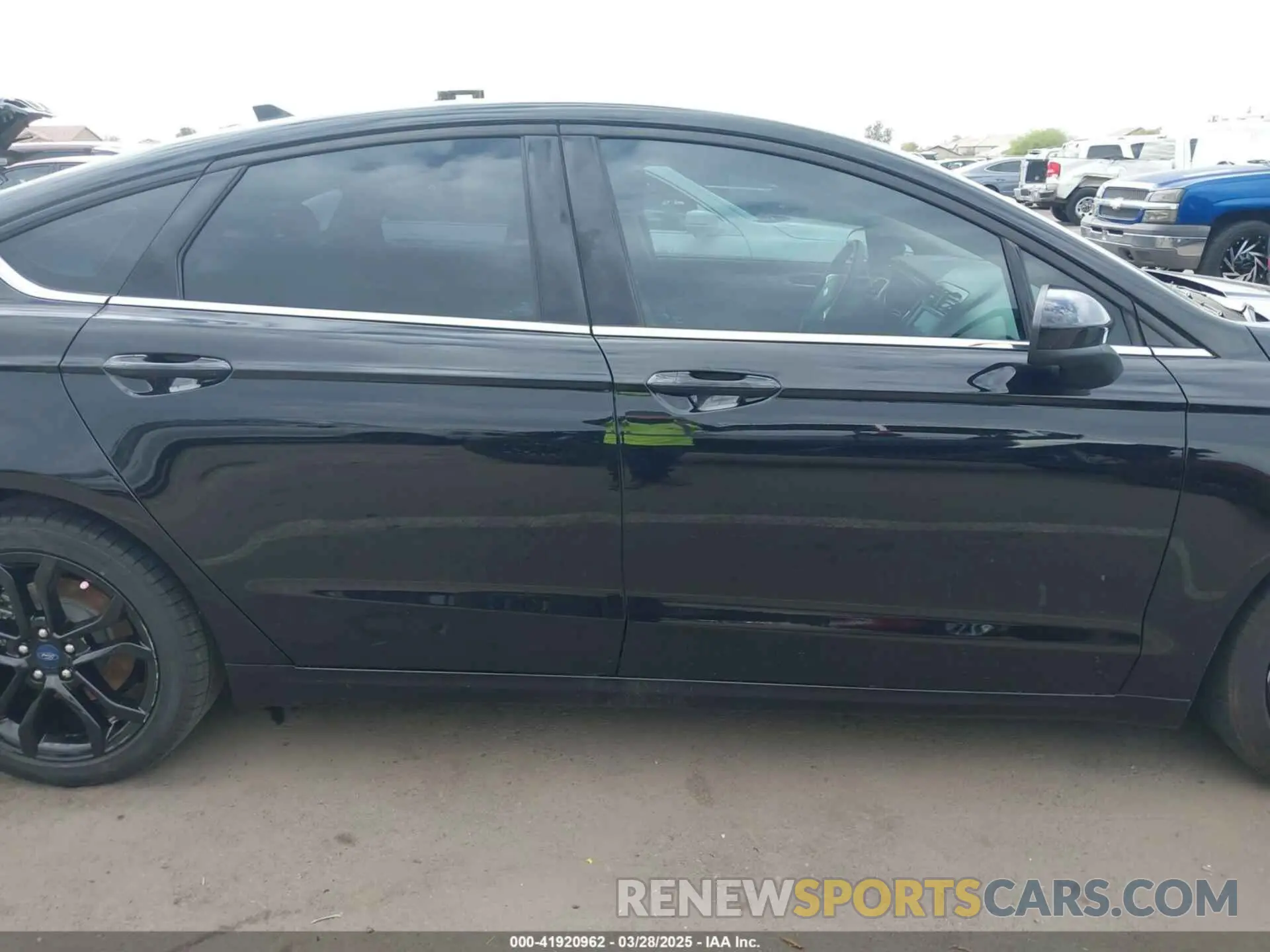 14 Photograph of a damaged car 3FA6P0HDXKR184031 FORD FUSION 2019
