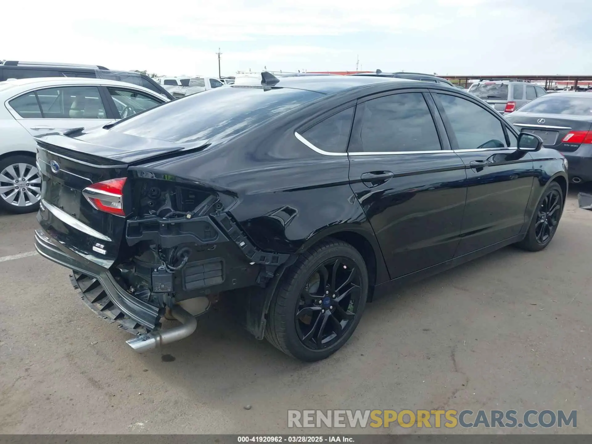 4 Photograph of a damaged car 3FA6P0HDXKR184031 FORD FUSION 2019