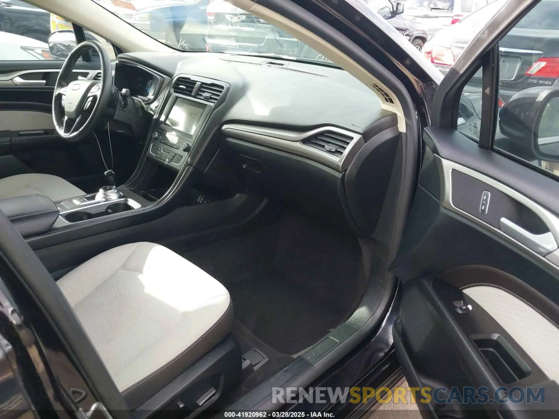 5 Photograph of a damaged car 3FA6P0HDXKR184031 FORD FUSION 2019
