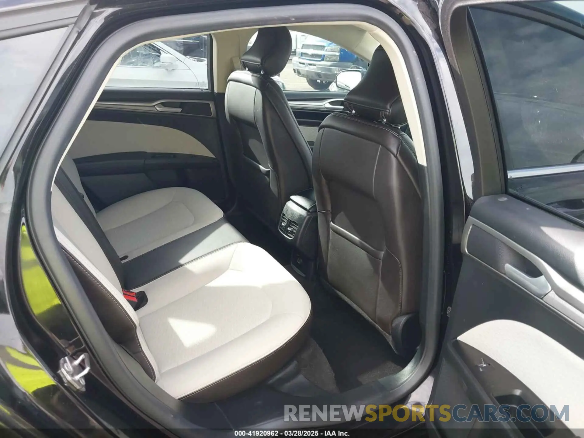 8 Photograph of a damaged car 3FA6P0HDXKR184031 FORD FUSION 2019