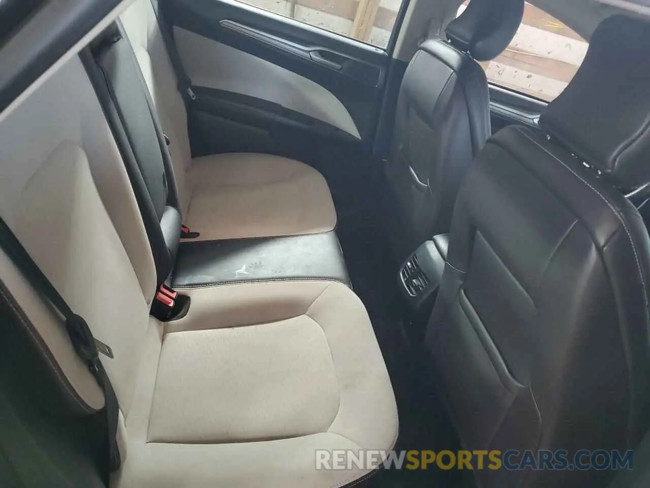 10 Photograph of a damaged car 3FA6P0HDXKR267751 FORD FUSION 2019
