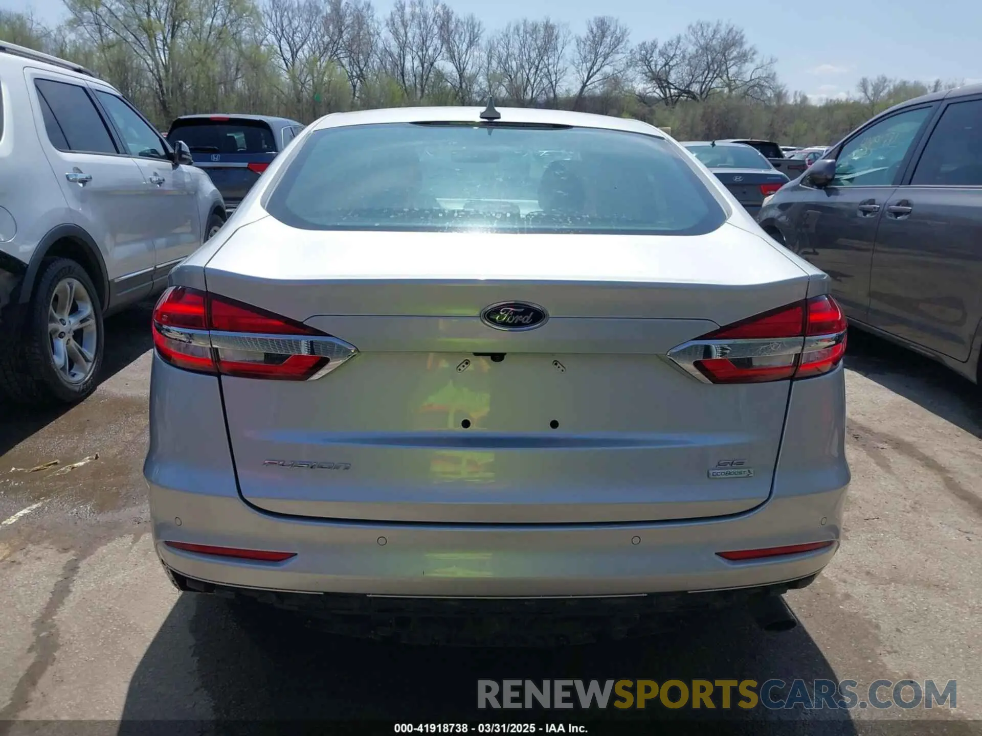 16 Photograph of a damaged car 3FA6P0HDXKR275252 FORD FUSION 2019
