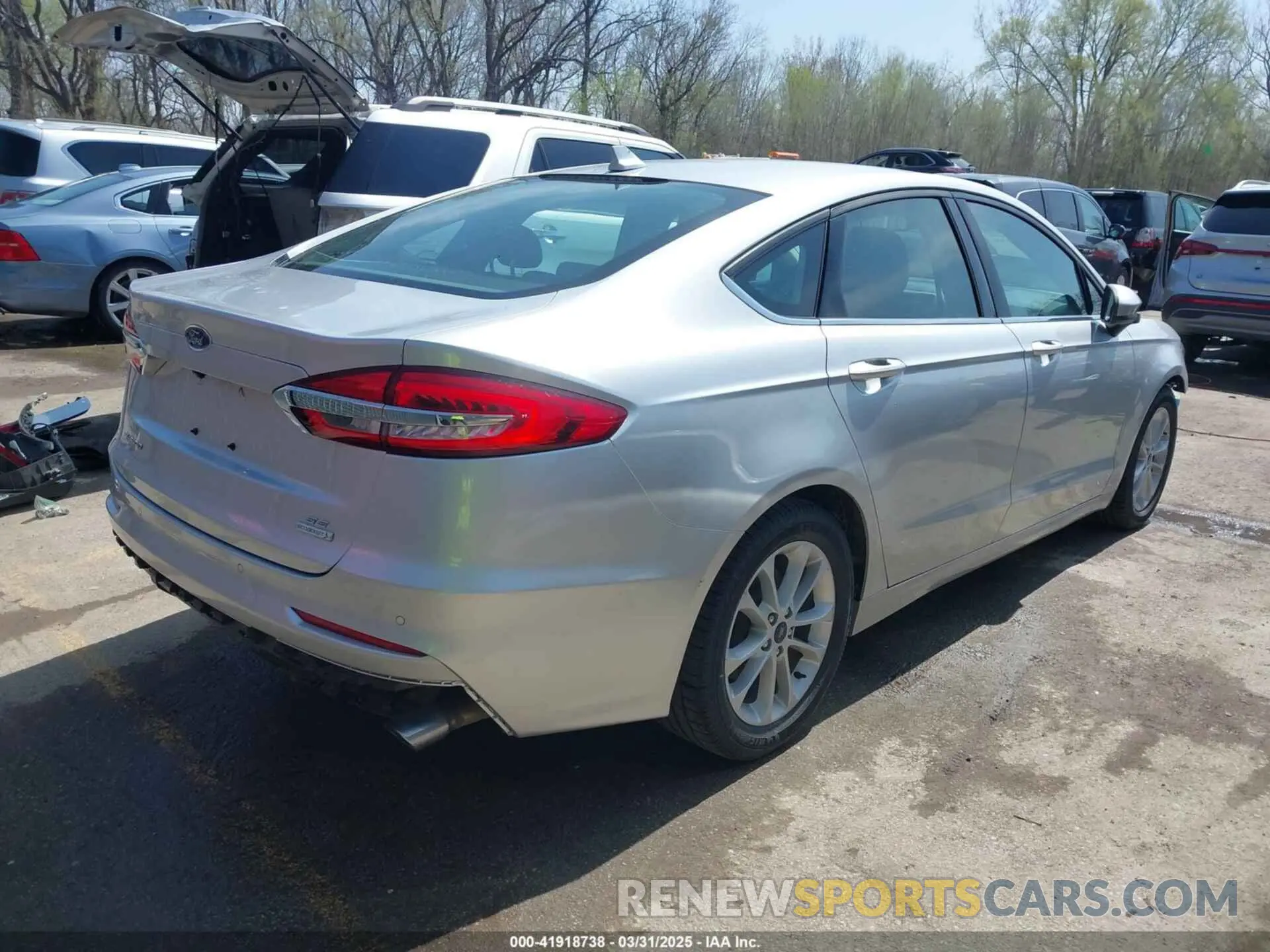 4 Photograph of a damaged car 3FA6P0HDXKR275252 FORD FUSION 2019