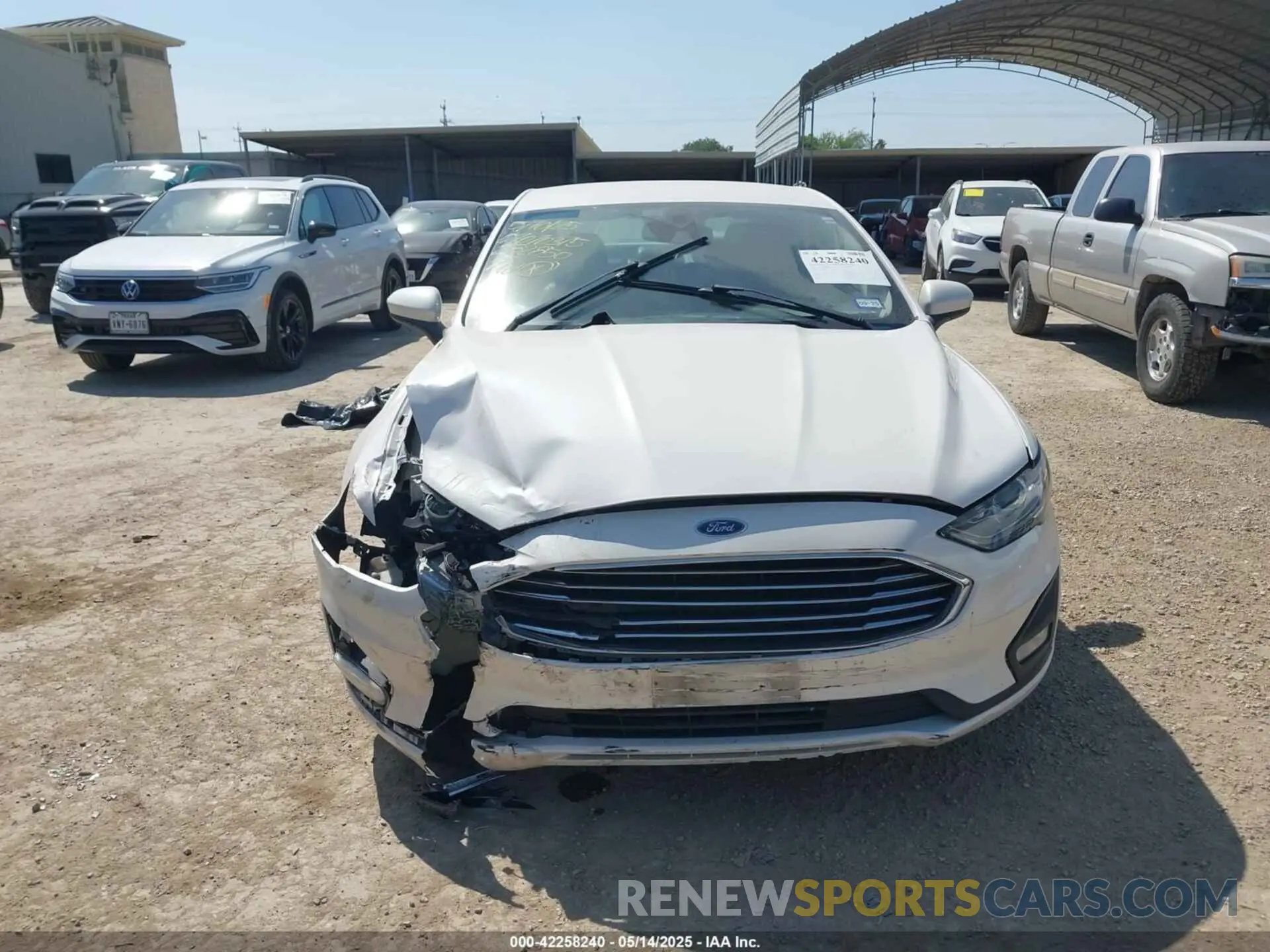 11 Photograph of a damaged car 3FA6P0HDXKR282850 FORD FUSION 2019