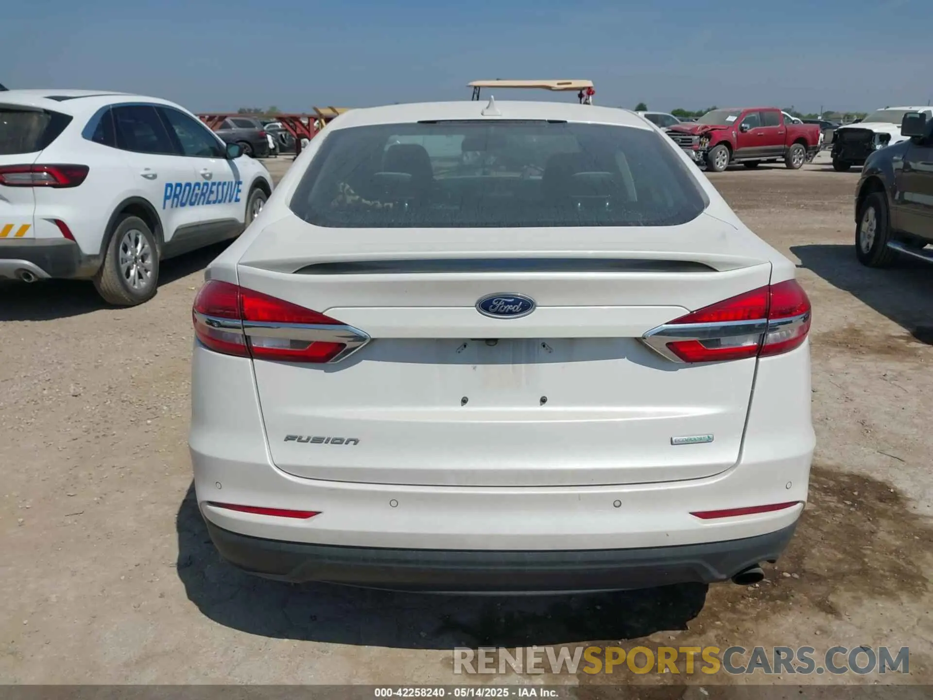 15 Photograph of a damaged car 3FA6P0HDXKR282850 FORD FUSION 2019