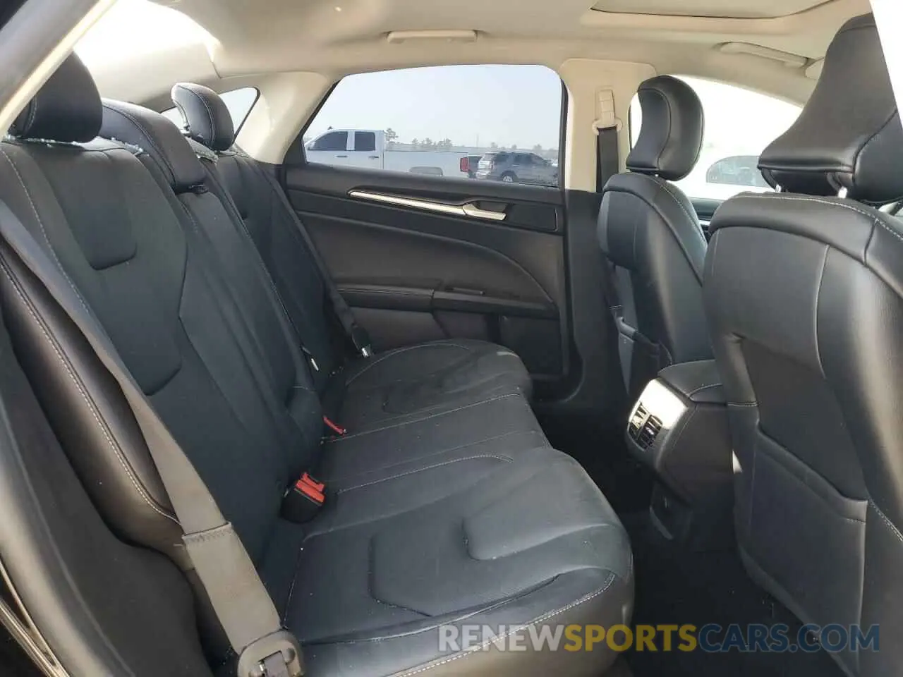 10 Photograph of a damaged car 3FA6P0K90KR103140 FORD FUSION 2019