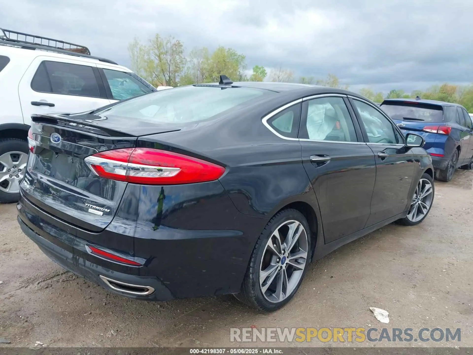 4 Photograph of a damaged car 3FA6P0K92KR248521 FORD FUSION 2019