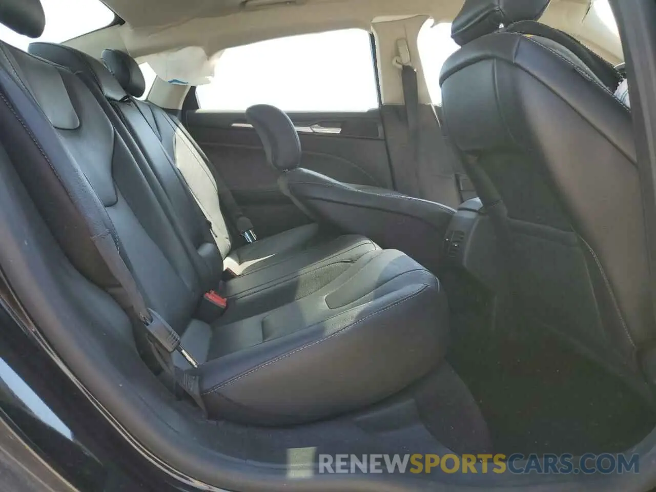 10 Photograph of a damaged car 3FA6P0K97KR121781 FORD FUSION 2019