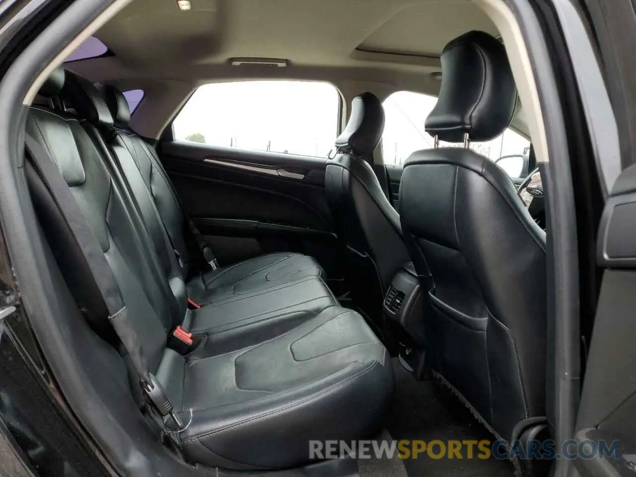 10 Photograph of a damaged car 3FA6P0K97KR254492 FORD FUSION 2019