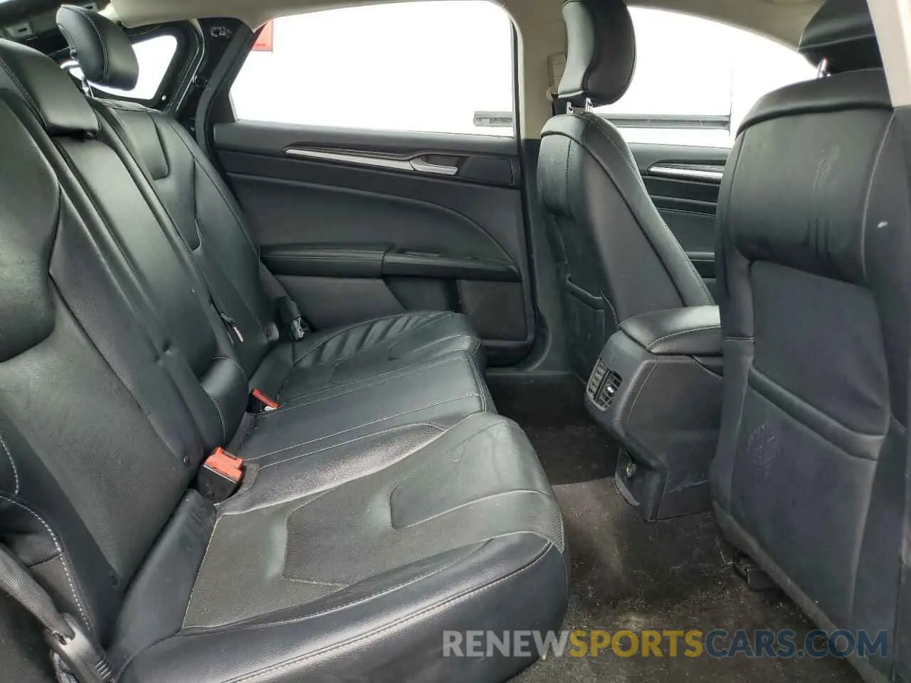 10 Photograph of a damaged car 3FA6P0K9XKR269374 FORD FUSION 2019
