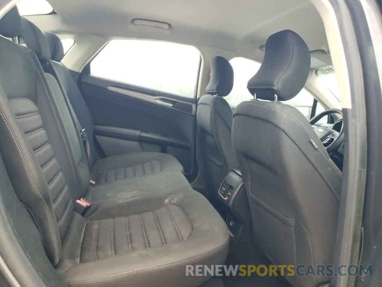 10 Photograph of a damaged car 3FA6P0LU0KR109412 FORD FUSION 2019