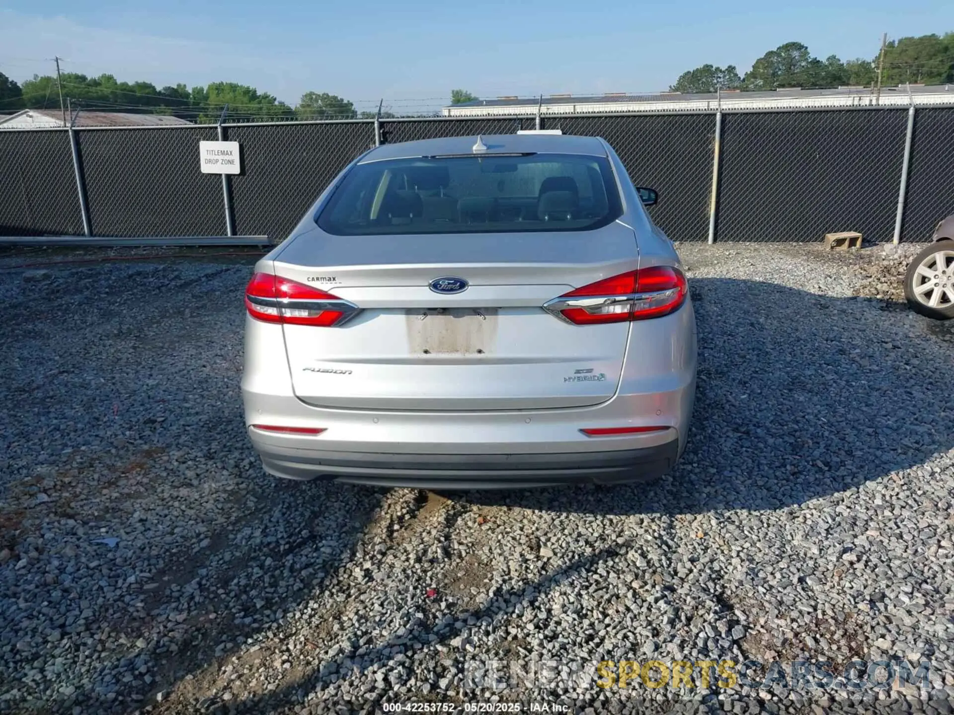 16 Photograph of a damaged car 3FA6P0LU0KR115551 FORD FUSION 2019