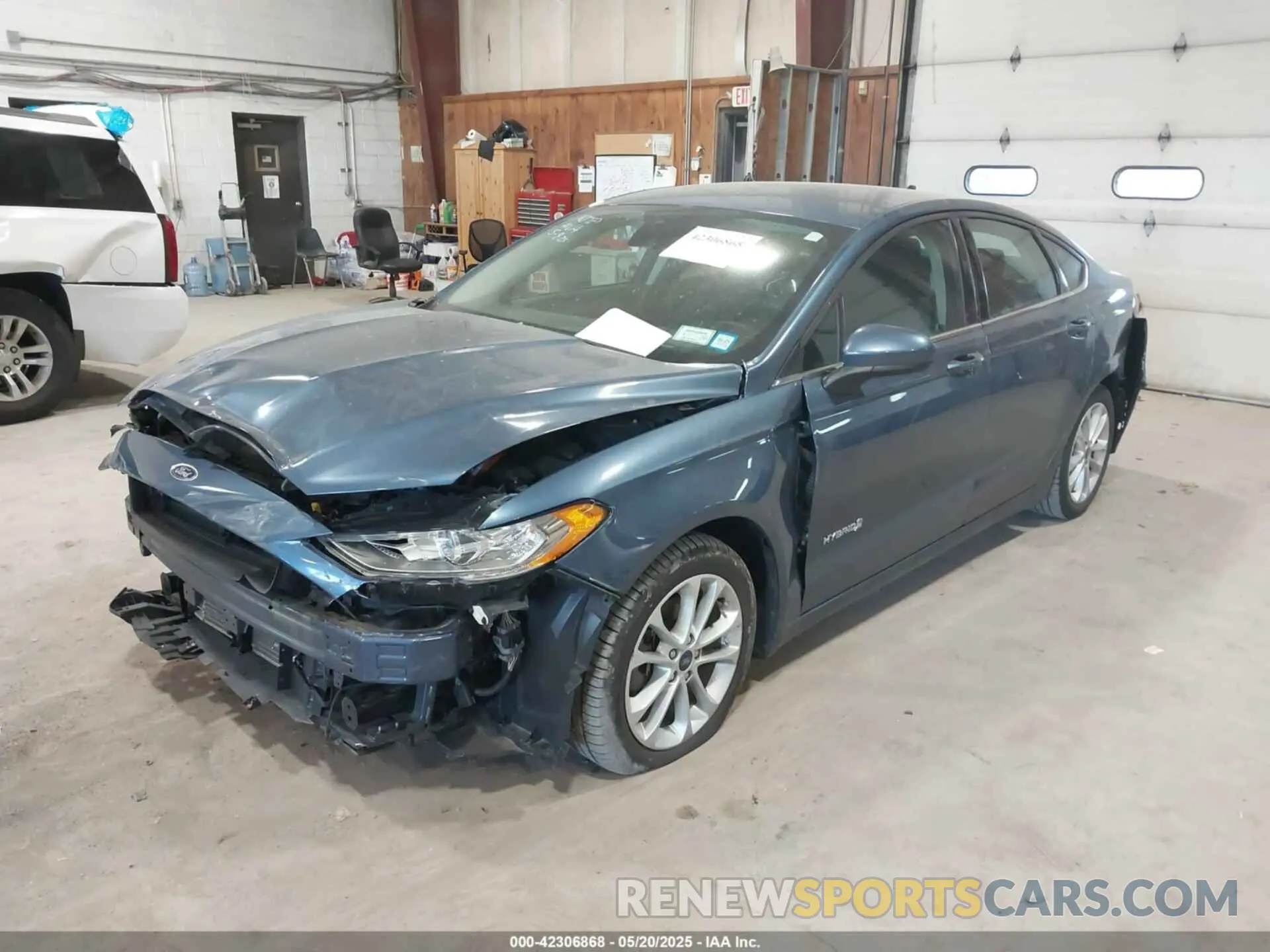 2 Photograph of a damaged car 3FA6P0LU0KR146217 FORD FUSION 2019