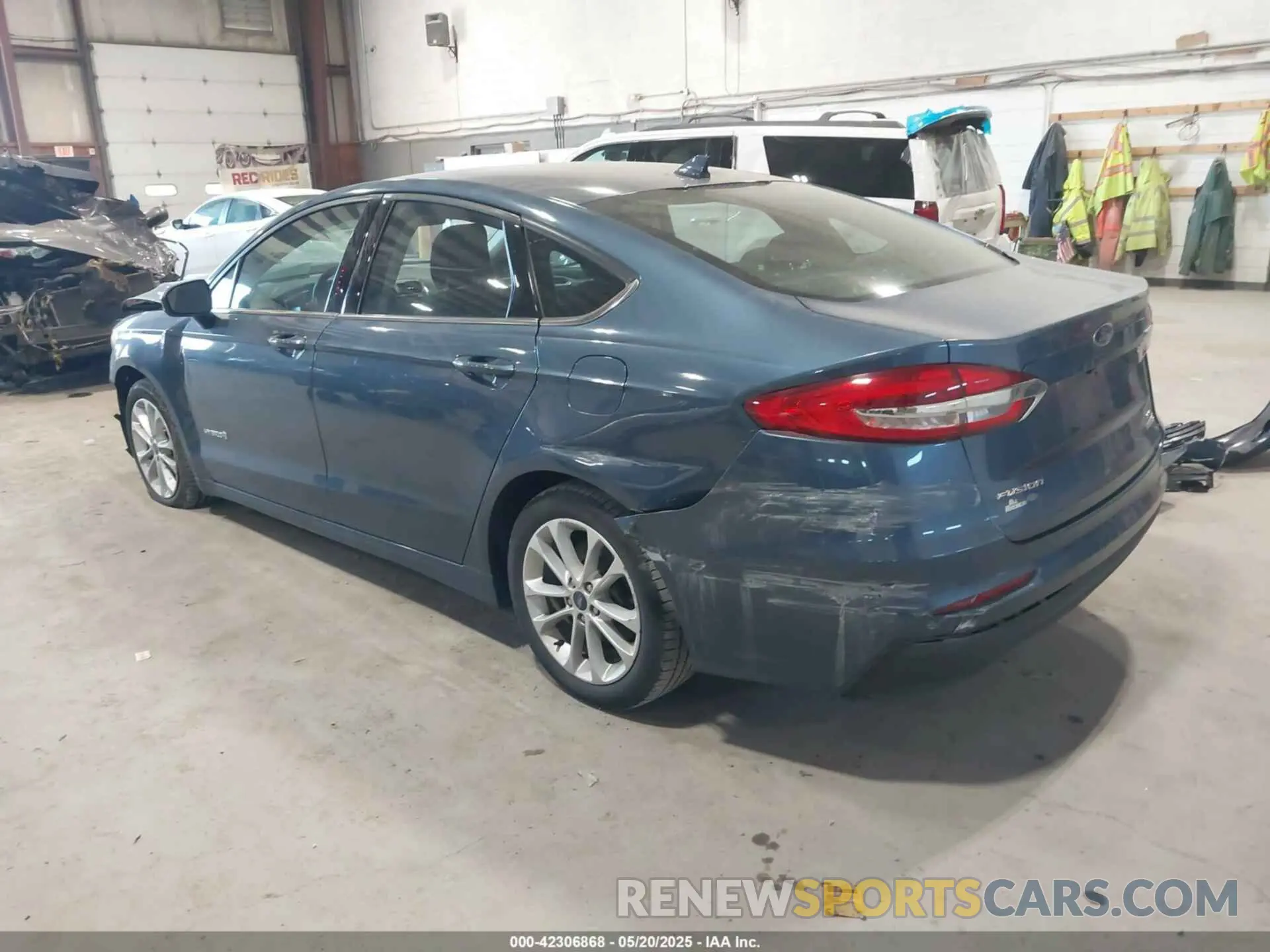 3 Photograph of a damaged car 3FA6P0LU0KR146217 FORD FUSION 2019