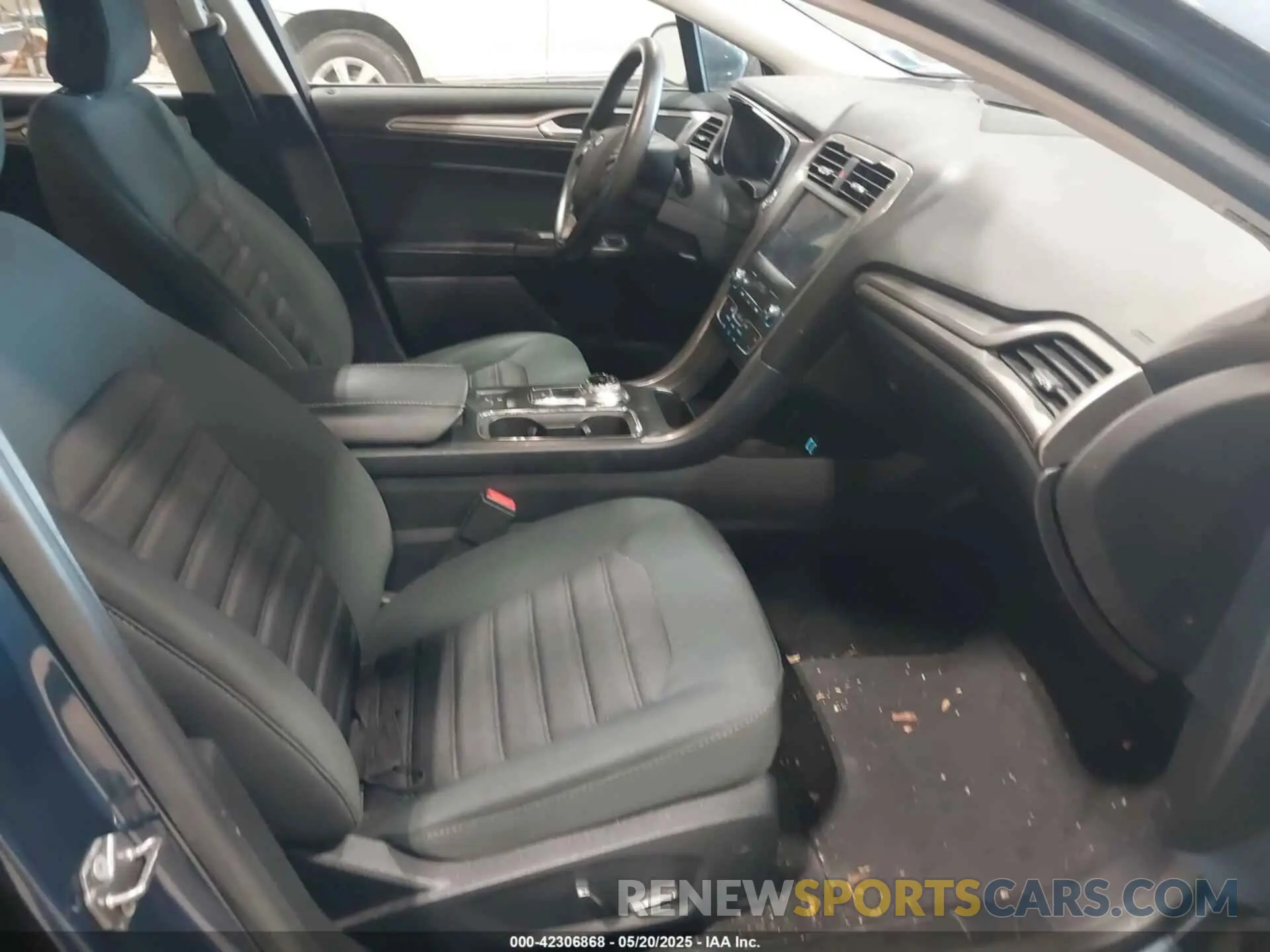 5 Photograph of a damaged car 3FA6P0LU0KR146217 FORD FUSION 2019