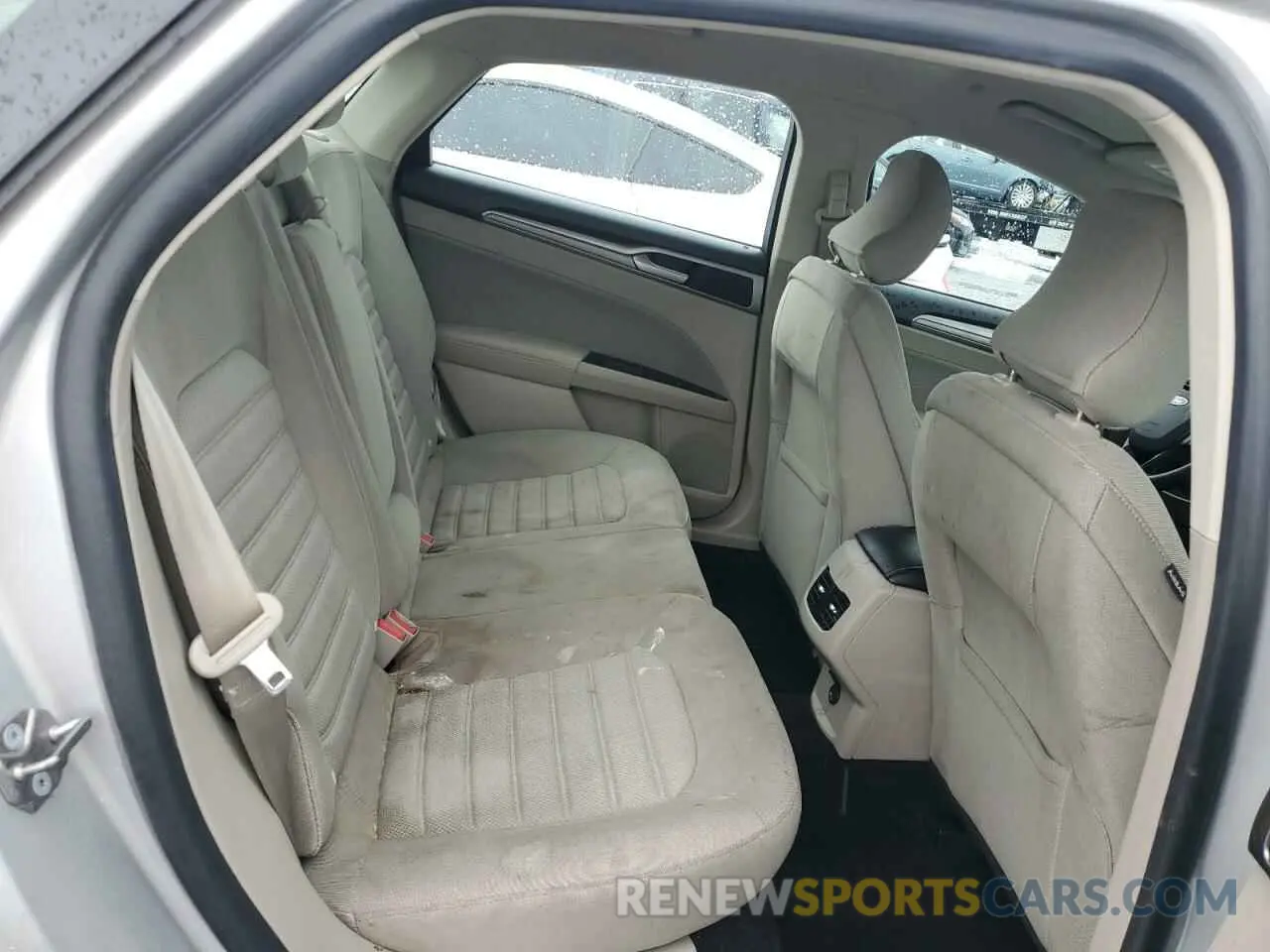 10 Photograph of a damaged car 3FA6P0LU0KR180013 FORD FUSION 2019