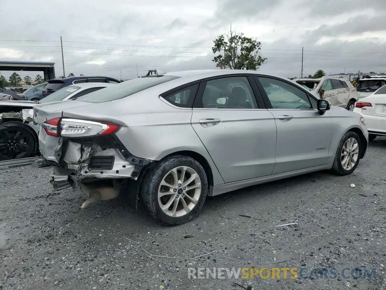3 Photograph of a damaged car 3FA6P0LU0KR180013 FORD FUSION 2019