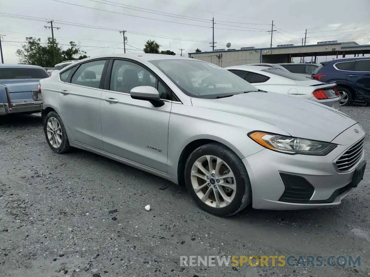 4 Photograph of a damaged car 3FA6P0LU0KR180013 FORD FUSION 2019