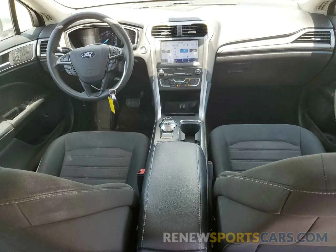 8 Photograph of a damaged car 3FA6P0LU0KR193764 FORD FUSION 2019