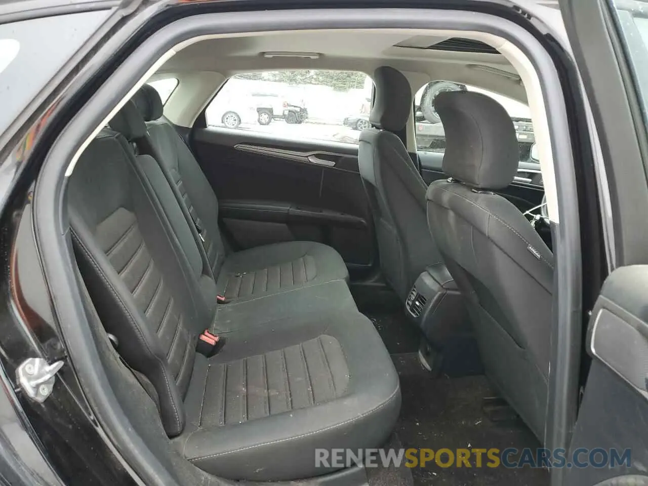 10 Photograph of a damaged car 3FA6P0LU0KR266762 FORD FUSION 2019