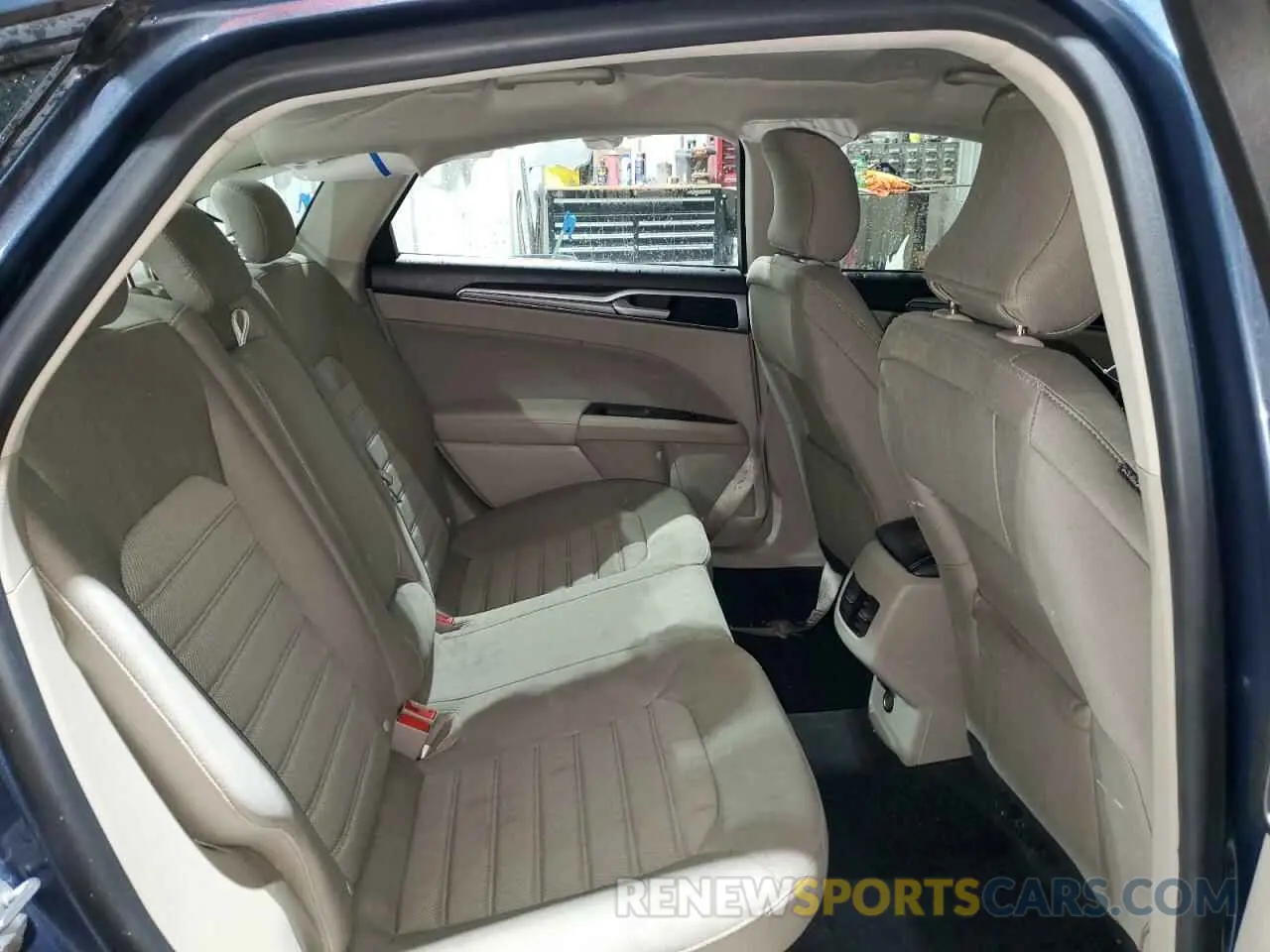 10 Photograph of a damaged car 3FA6P0LU0KR266776 FORD FUSION 2019