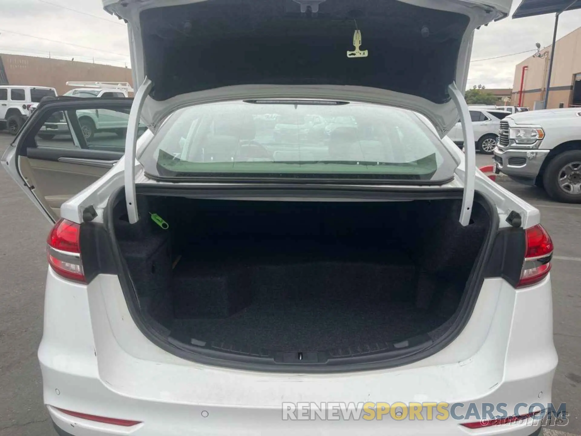 14 Photograph of a damaged car 3FA6P0LU0KR277678 FORD FUSION 2019