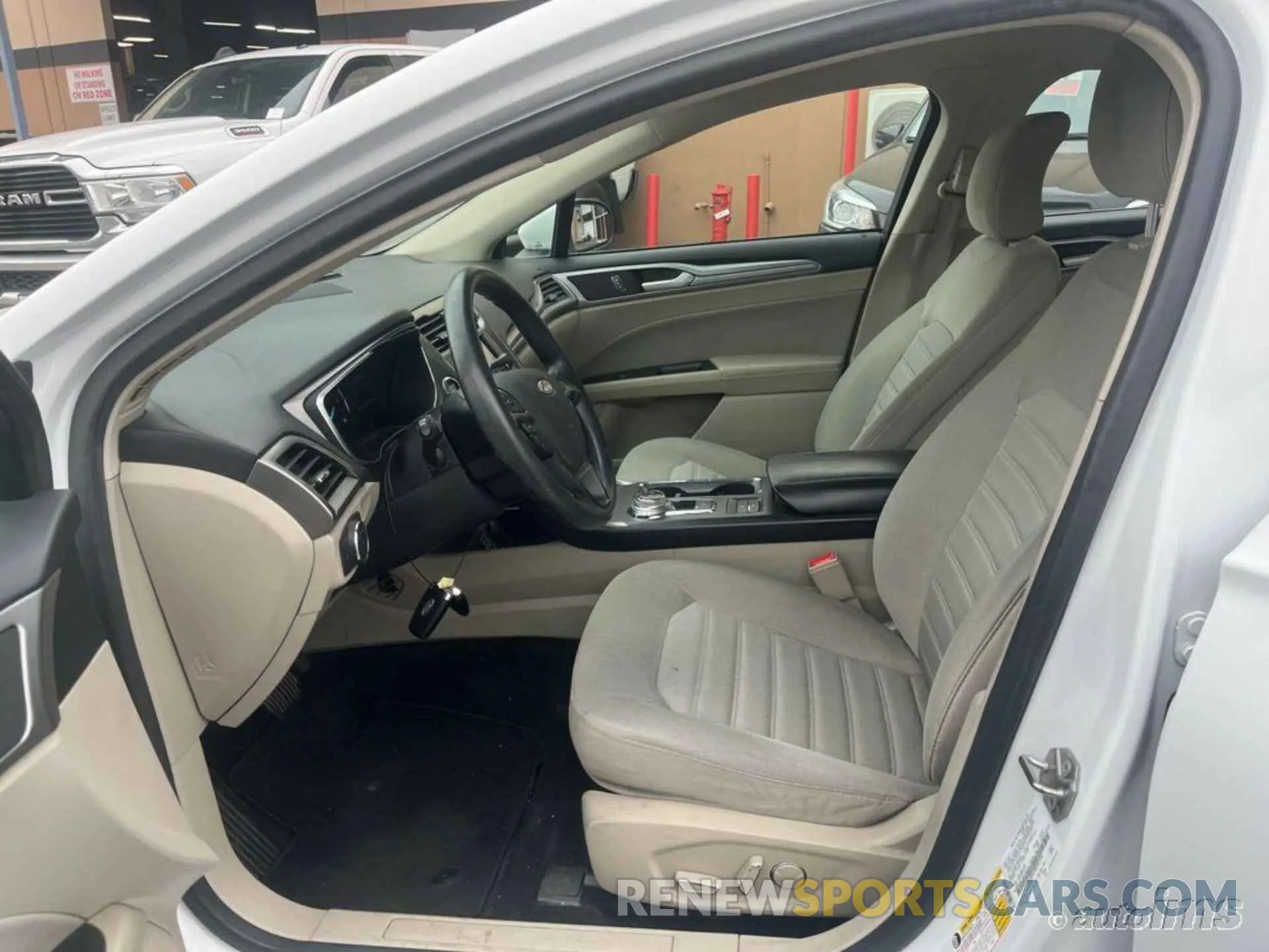 2 Photograph of a damaged car 3FA6P0LU0KR277678 FORD FUSION 2019