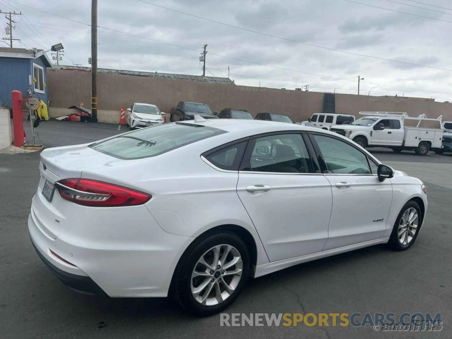 4 Photograph of a damaged car 3FA6P0LU0KR277678 FORD FUSION 2019