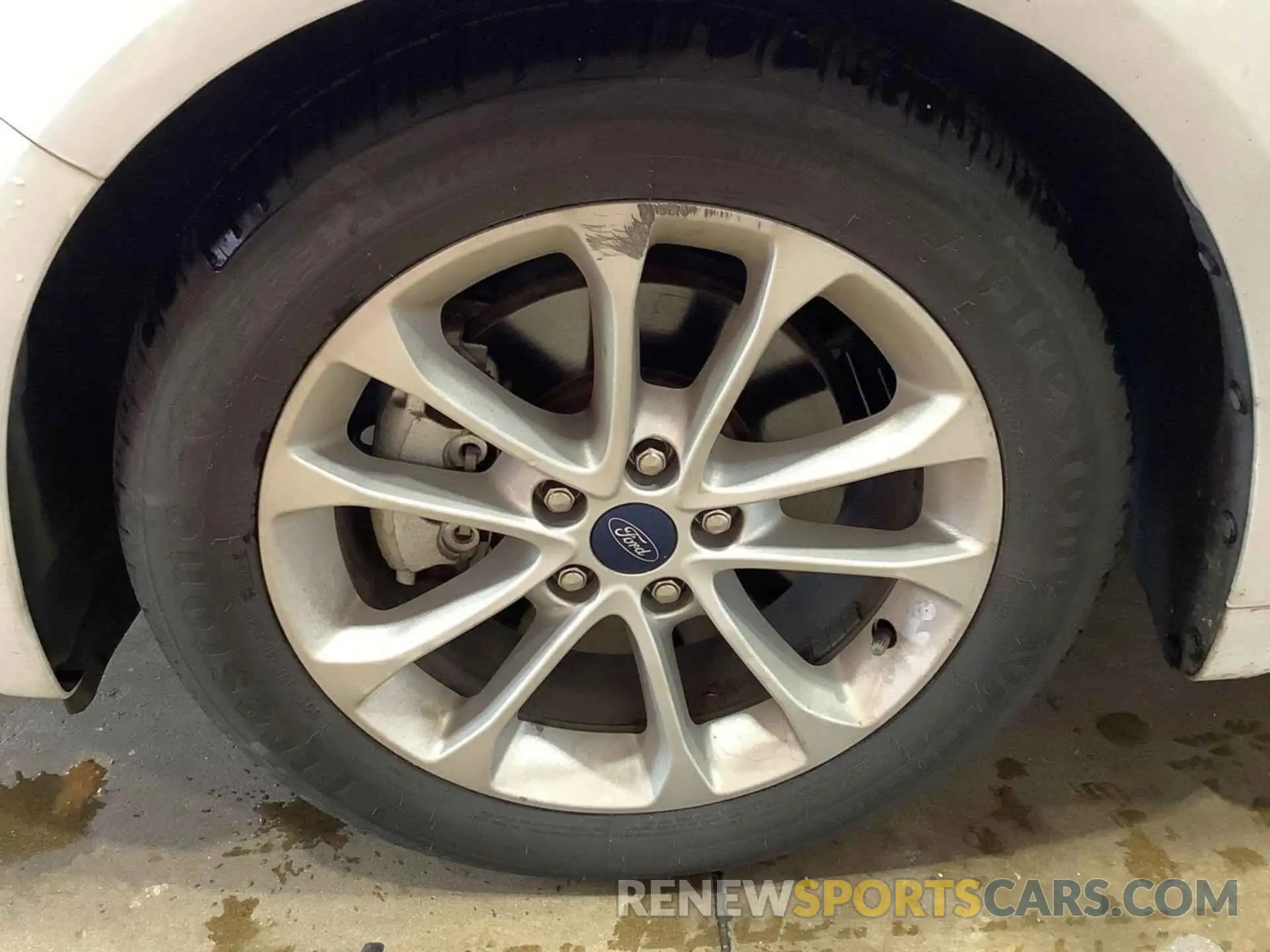 24 Photograph of a damaged car 3FA6P0LU0KR285585 FORD FUSION 2019