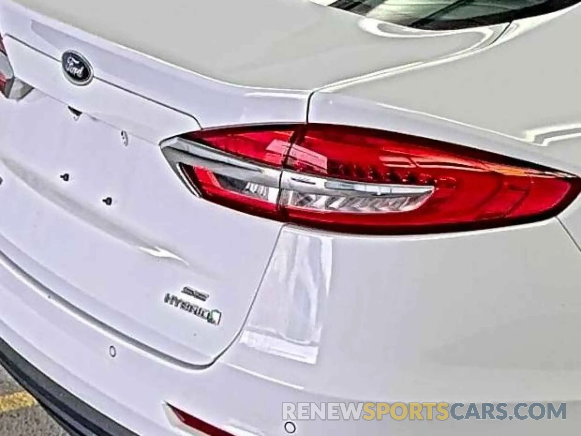 27 Photograph of a damaged car 3FA6P0LU0KR285585 FORD FUSION 2019