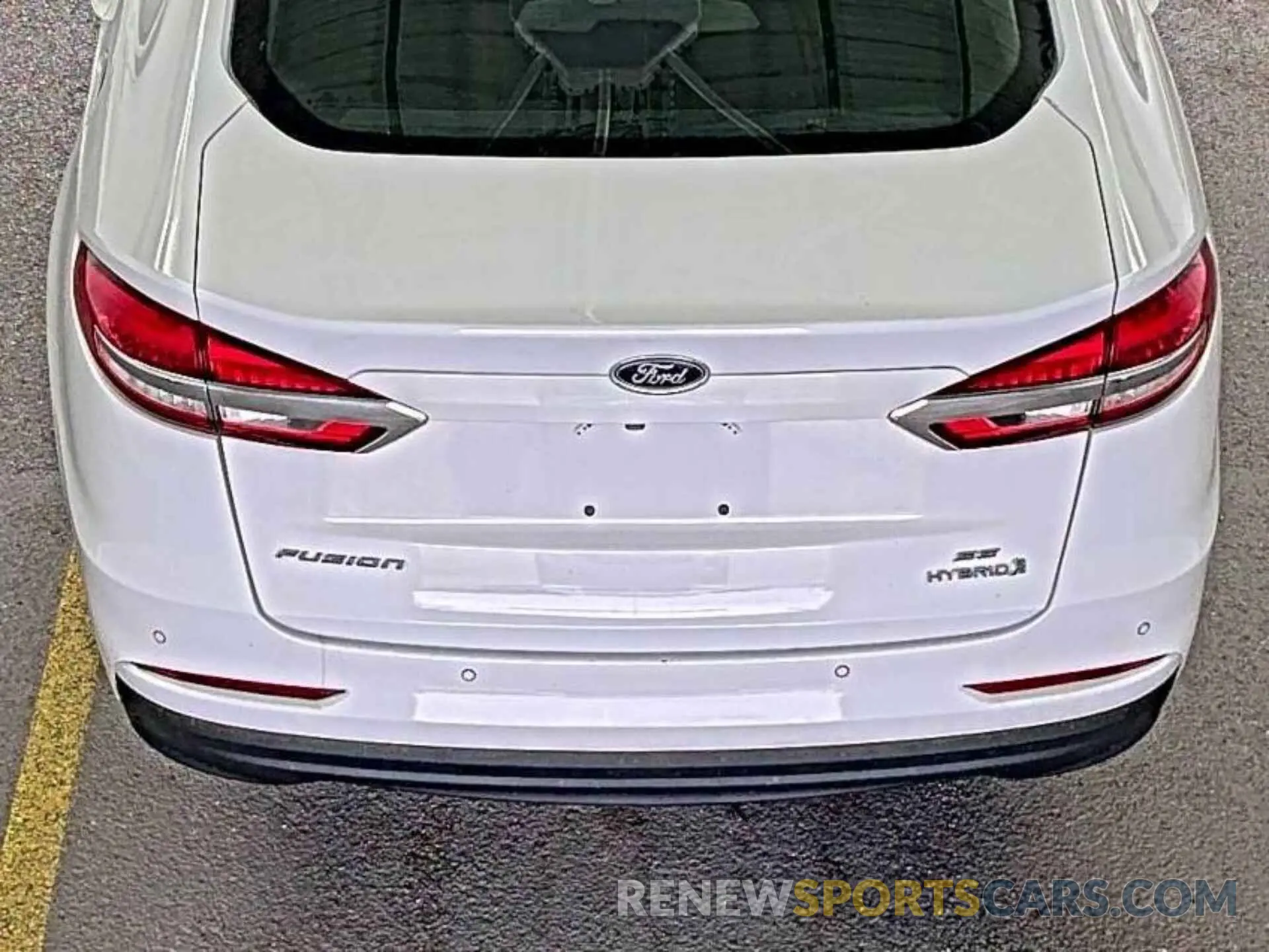32 Photograph of a damaged car 3FA6P0LU0KR285585 FORD FUSION 2019
