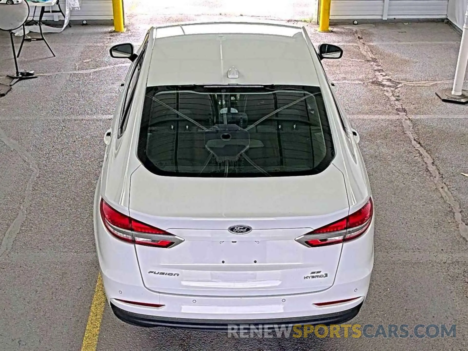 4 Photograph of a damaged car 3FA6P0LU0KR285585 FORD FUSION 2019