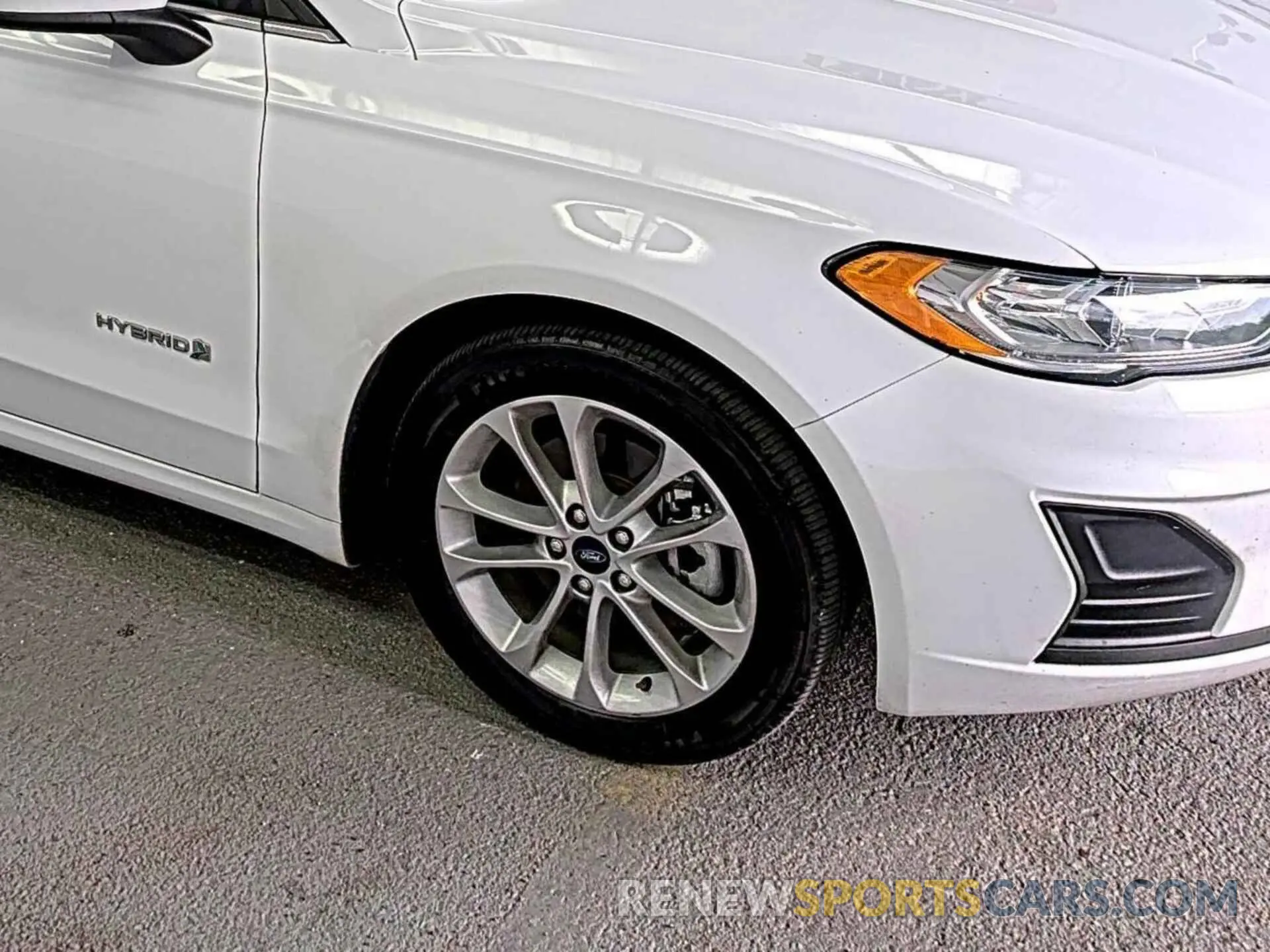 40 Photograph of a damaged car 3FA6P0LU0KR285585 FORD FUSION 2019