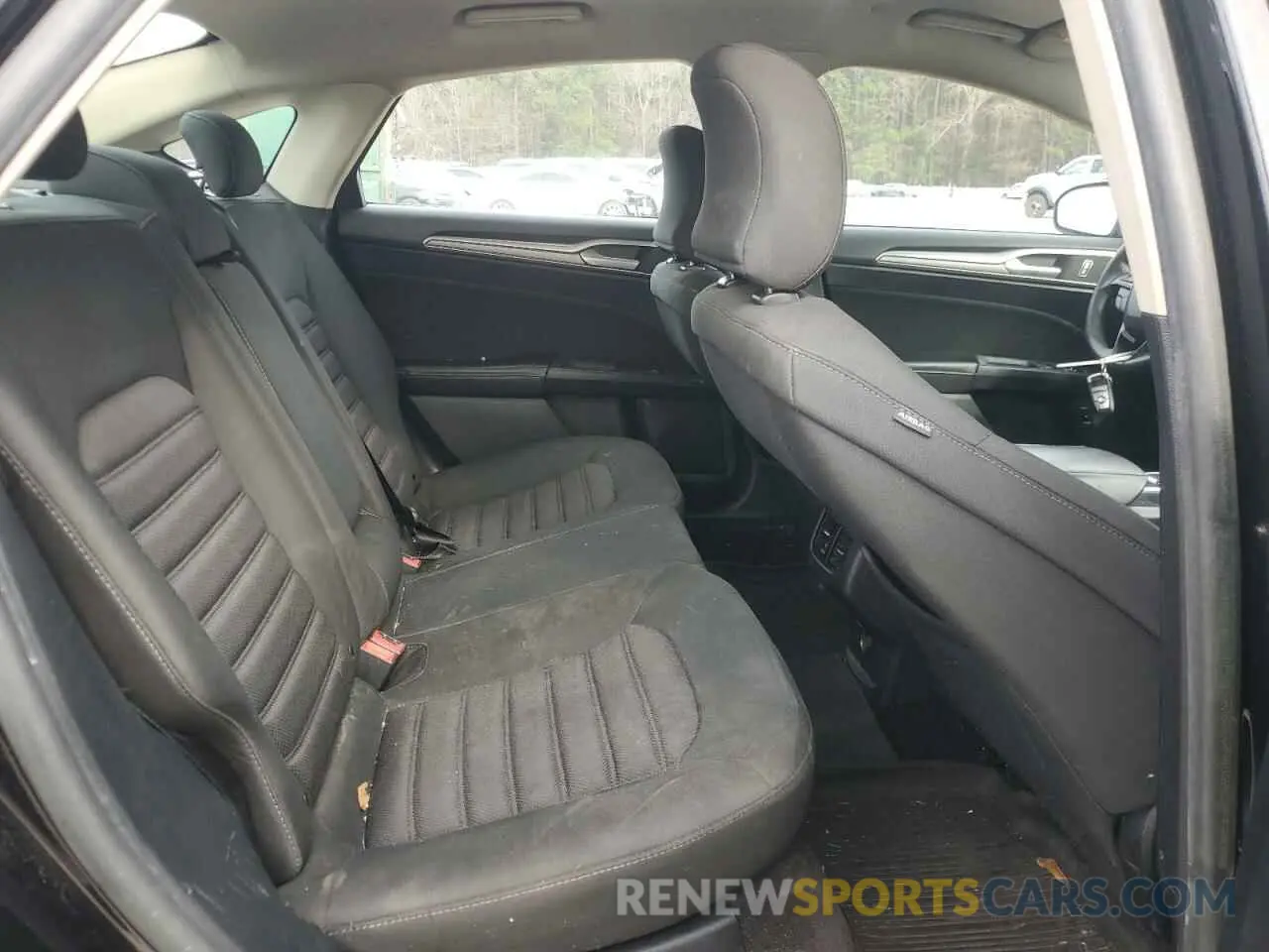 10 Photograph of a damaged car 3FA6P0LU1KR120659 FORD FUSION 2019