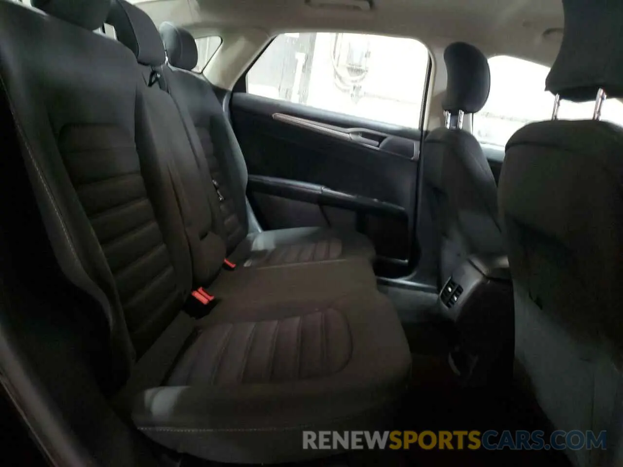 10 Photograph of a damaged car 3FA6P0LU1KR131936 FORD FUSION 2019