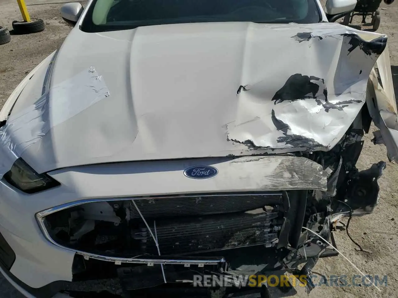 12 Photograph of a damaged car 3FA6P0LU1KR169151 FORD FUSION 2019