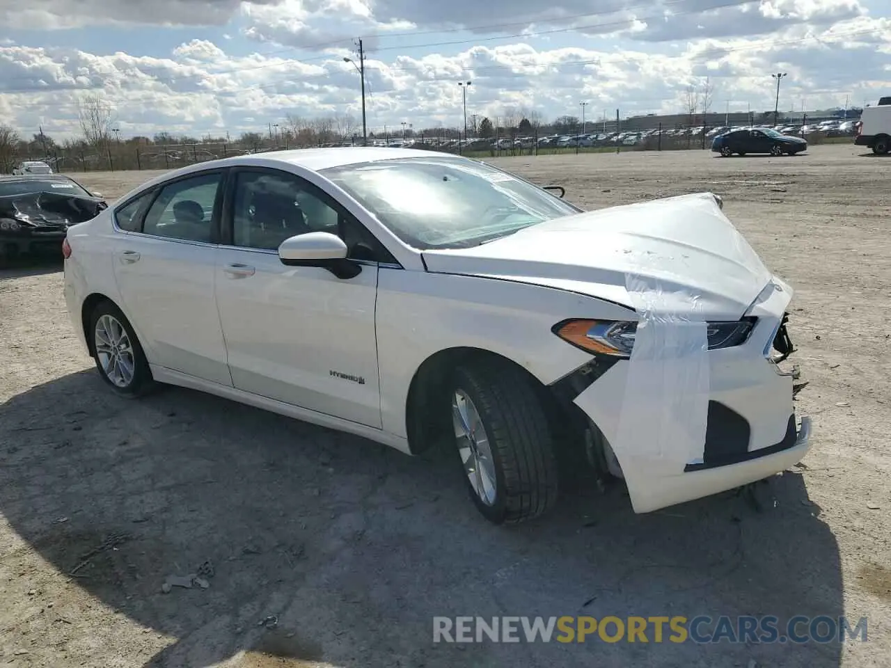 4 Photograph of a damaged car 3FA6P0LU1KR169151 FORD FUSION 2019