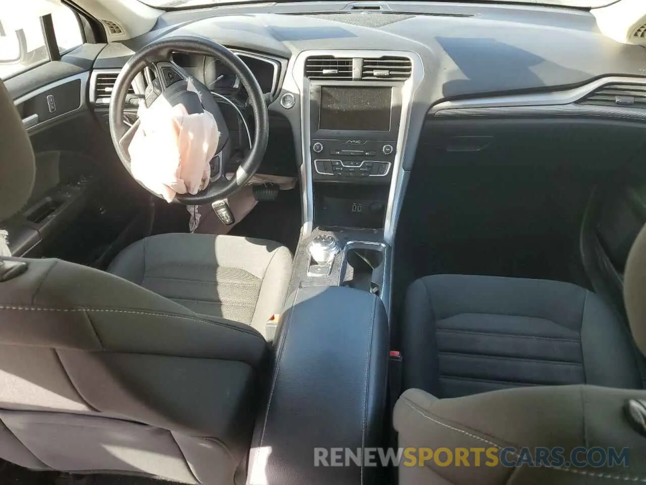 8 Photograph of a damaged car 3FA6P0LU1KR169151 FORD FUSION 2019