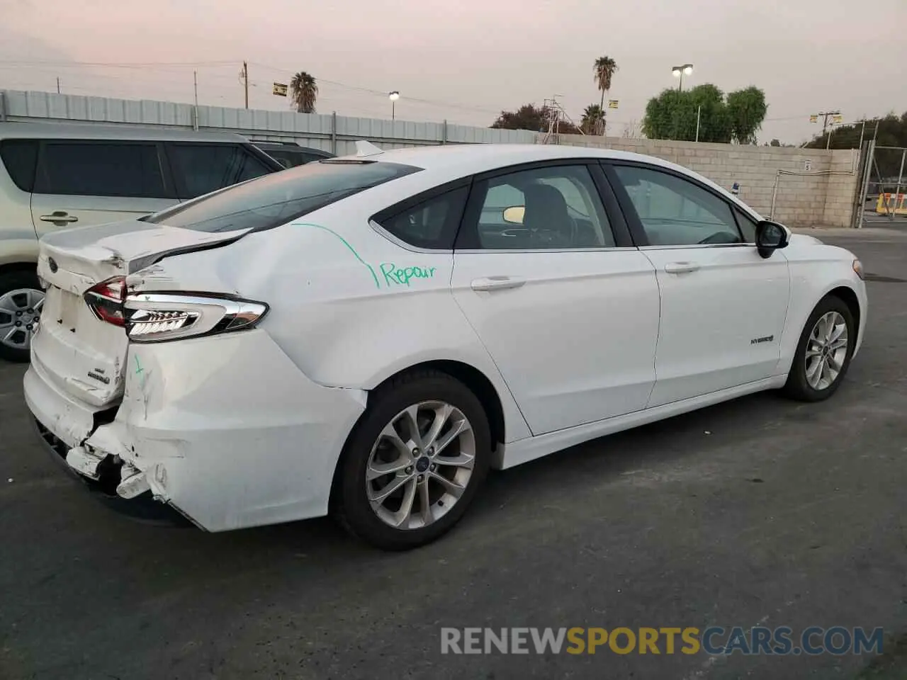 3 Photograph of a damaged car 3FA6P0LU1KR175144 FORD FUSION 2019