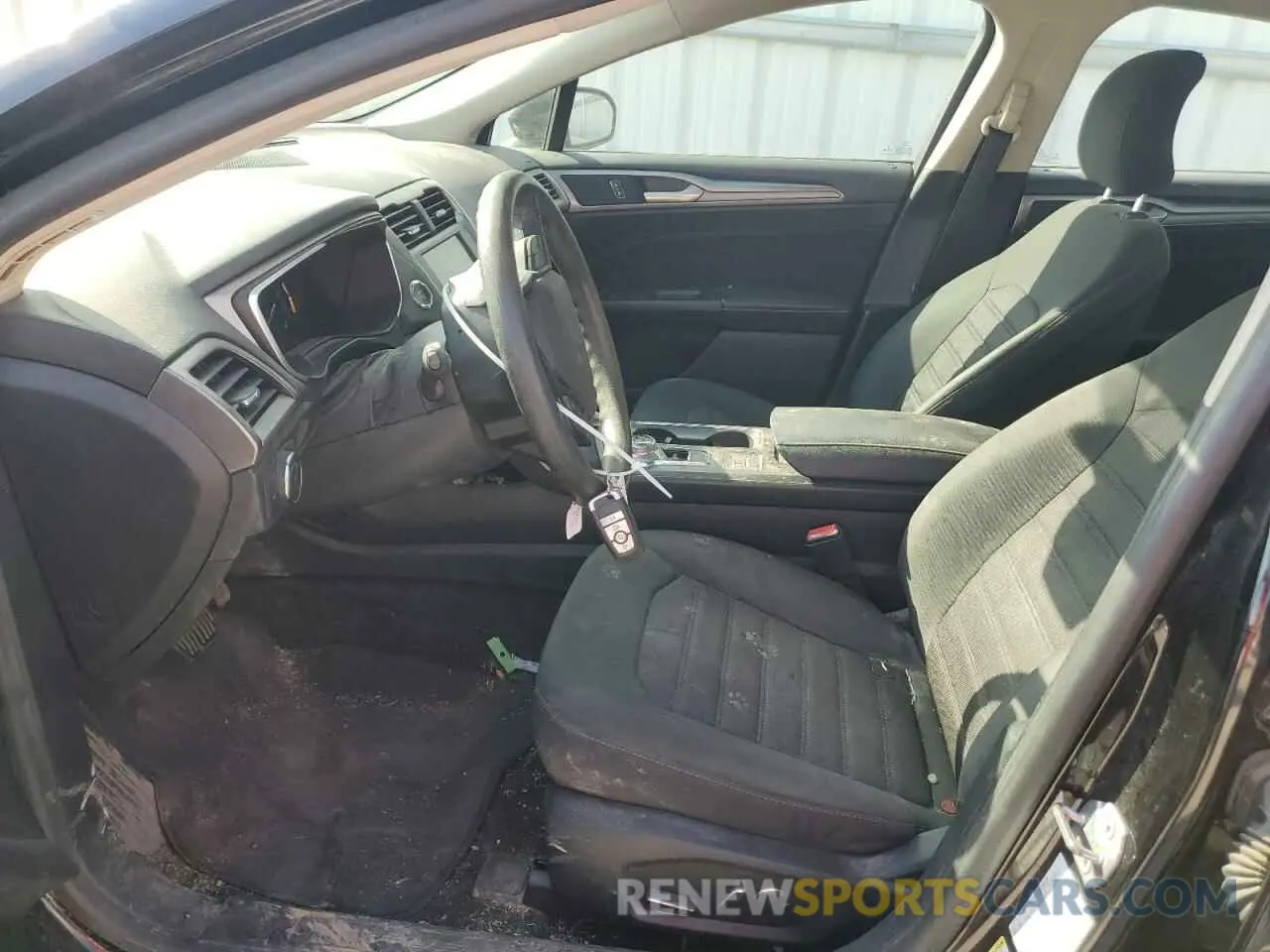 7 Photograph of a damaged car 3FA6P0LU1KR261795 FORD FUSION 2019